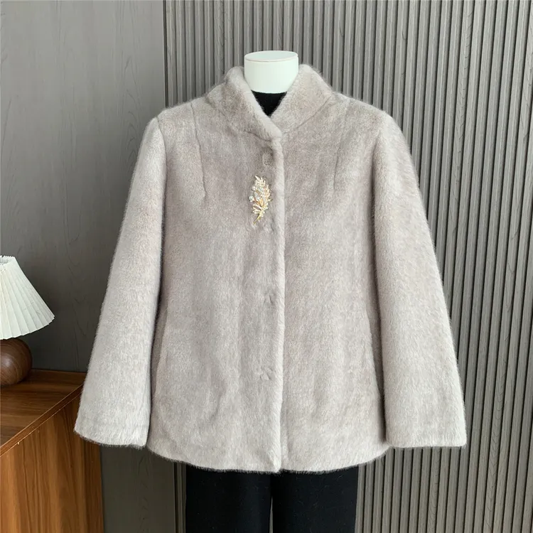 中年妈妈冬装仿貂绒外套短款高贵中老年新款端庄大气皮毛一体大衣