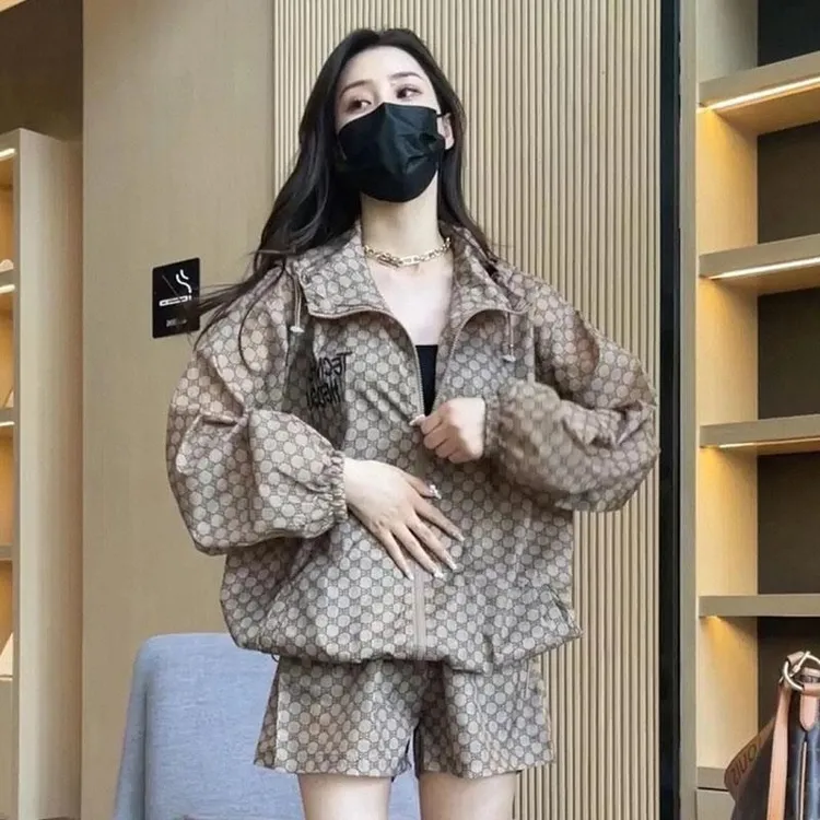 防晒衣套装女夏季欧货潮牌薄款时尚运动风洋气炸街连帽短裤两件套