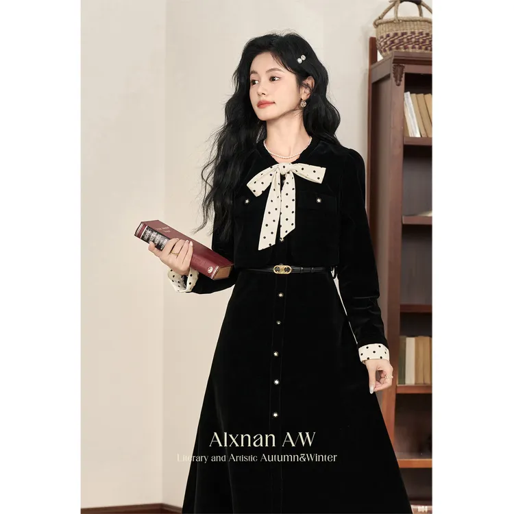 鹿向南「黑珍珠」2025秋冬法式连衣裙女气质收腰丝绒长裙L51027