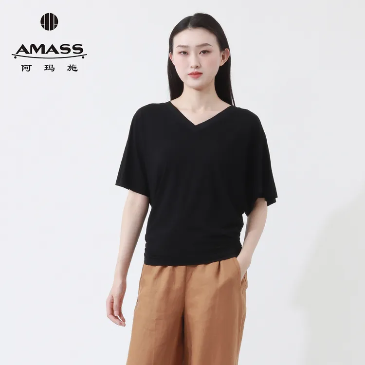 阿玛施AMASS新款简约V领柔软轻肤侧腰抽褶百搭套头短袖上衣530081
