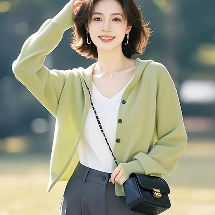 2025春秋韩式新款高级感休闲牛油果绿薄款短外套女休闲设计感上衣