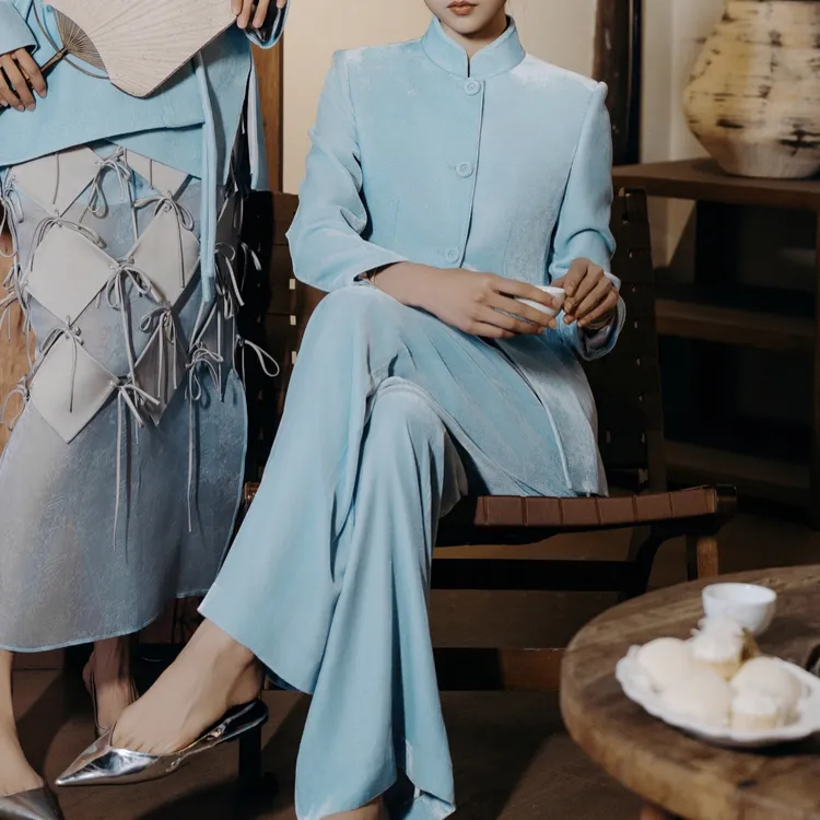 ZEROYK新中式时尚套装气质婴儿蓝真丝丝绒中式立领外套裤子两件套