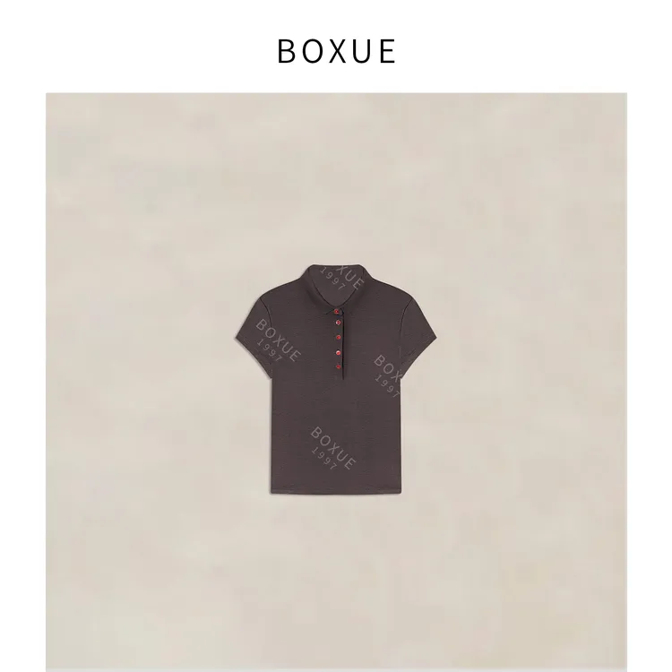 BOXUE”一点红”2025秋季新款高级感轻奢天.丝排扣 T恤#250803T3356