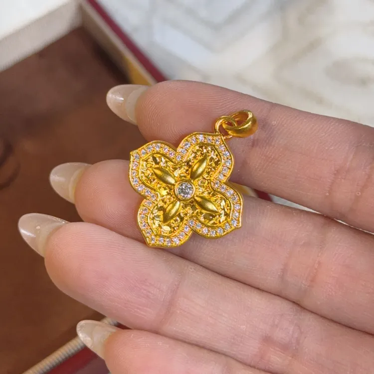 宝妈买金足金999 新款5D黄金四叶草【点钻四叶草】手工镶四叶草吊坠精致大气