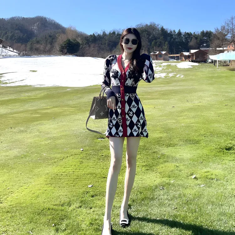 小香风针织撞色小众设计感秋冬厚款针织连衣裙显瘦气质洋气百搭