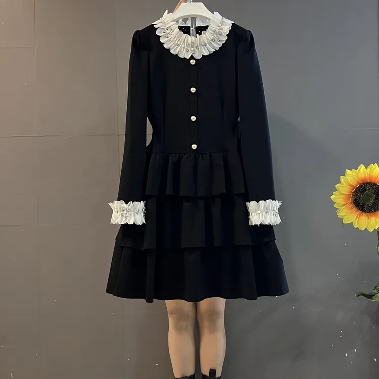 法式名媛风钉珠蕾丝花瓣领显瘦气质小香风连衣裙