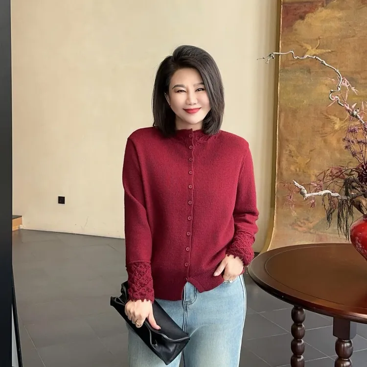 微胖女装【冬日美姬】绵羊毛法式钩花拼接直上领开衫小众针织衫362