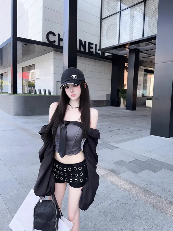 2025秋季新款高级感御姐一字肩露肩长袖绝美上衣配美式牛仔短裤女