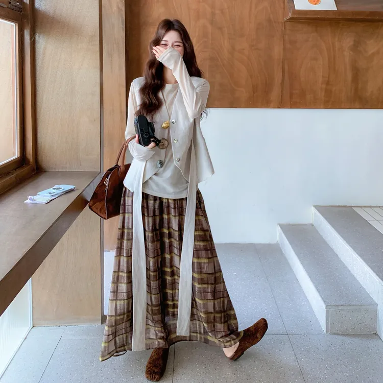 慵懒复古风格纹半身裙套装女2025早秋季设计感马甲针织打底三件套