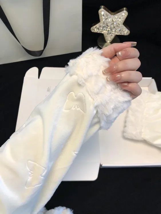 小香风毛绒蝴蝶睡衣女款2025新款秋冬季海岛绒加厚保暖家居服套装