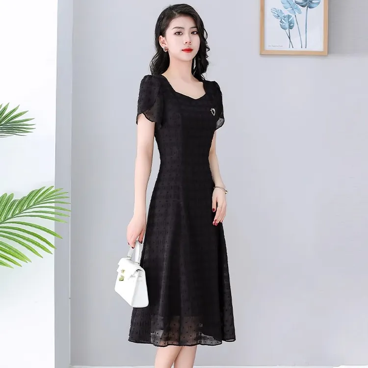 黑色高贵洋气女装连衣裙2025新款夏季法式收腰轻奢妈妈装