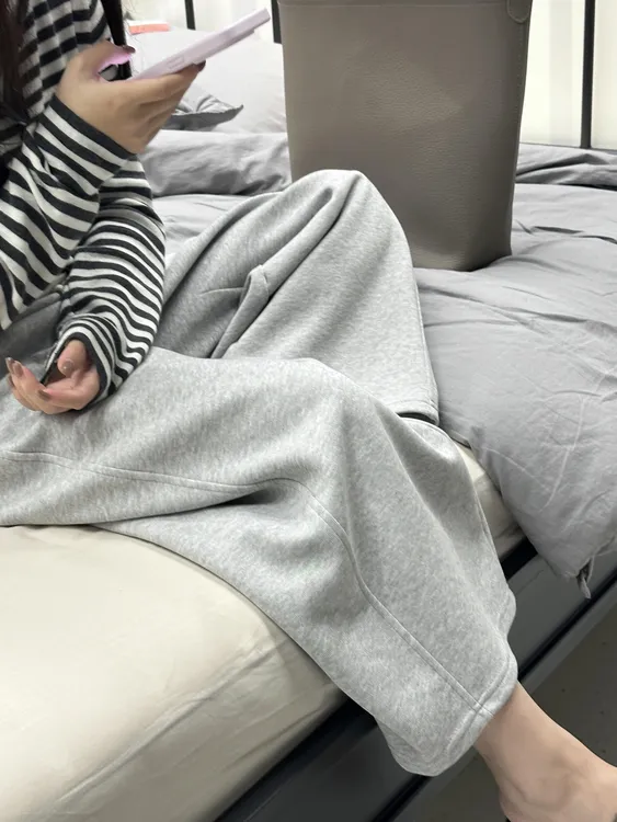 大码休闲运动卫裤女秋季新款宽松显瘦胖mm遮肉百搭弯刀直筒阔腿裤