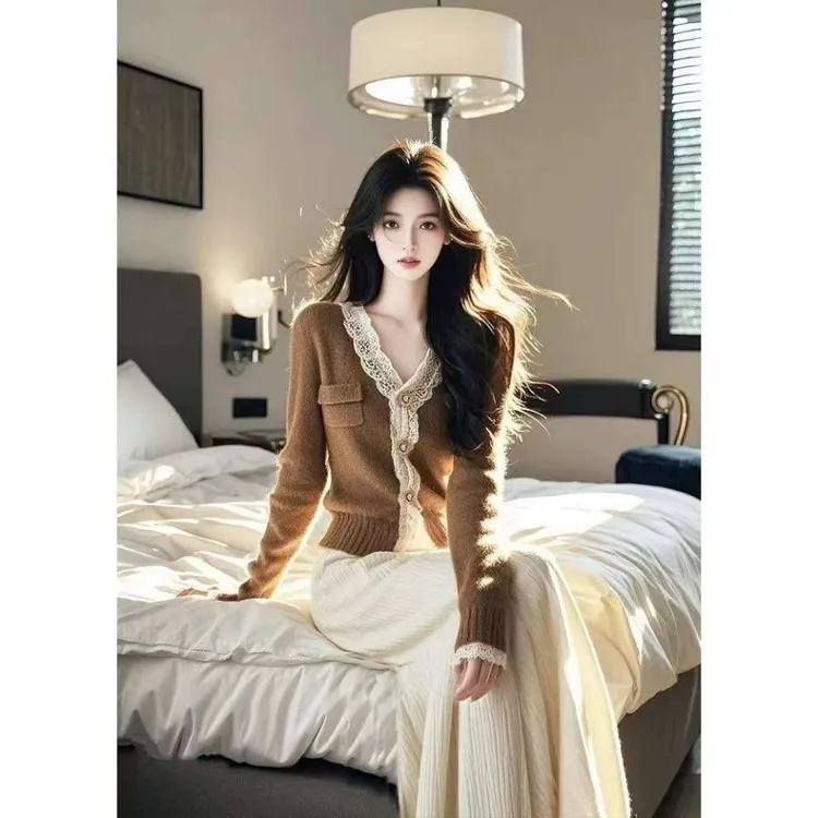 美拉德棕色蕾丝边V领毛衣针织开衫2025秋冬新款高级上衣