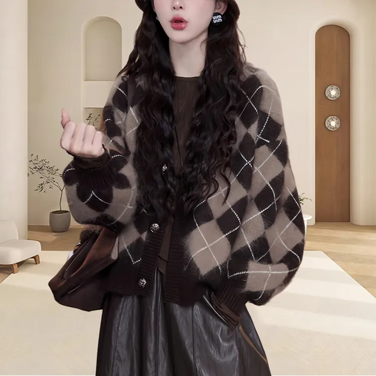 欧货大码藏肉显瘦针织小开衫复古咖色菱格纹毛衣外套休闲长袖上衣