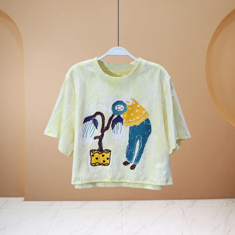 【LIANG哥女装】2025夏小众设计师奶油黄复合蕾丝刺绣短袖7309A