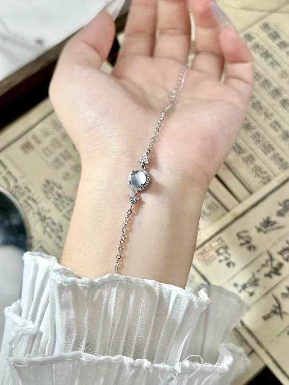 白冰清透蛋面甜美简约款时尚百搭手链