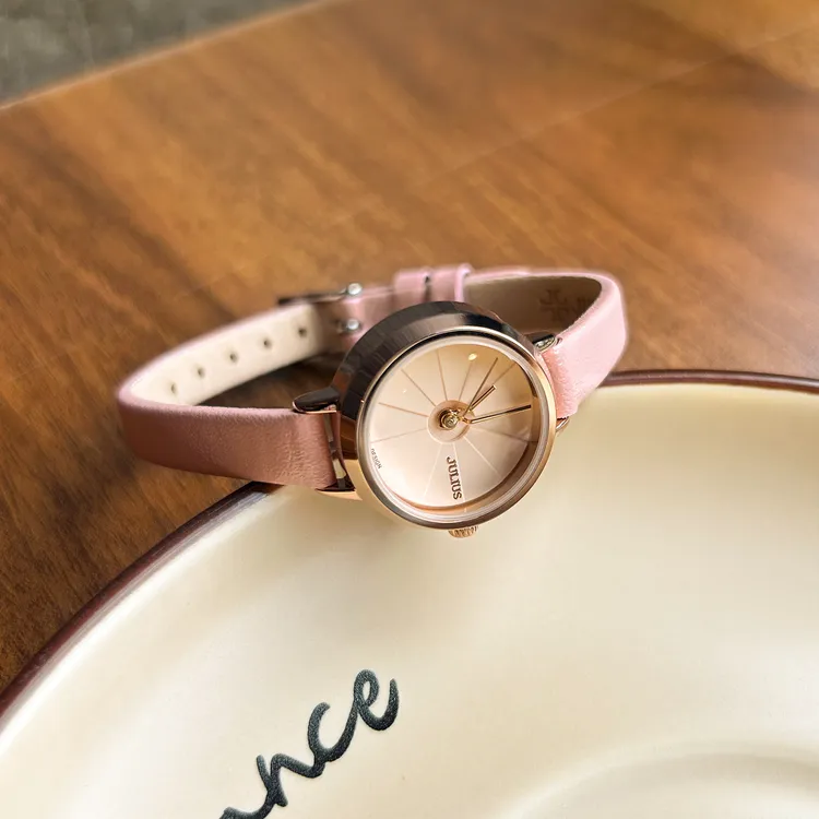 聚利时女士手表2025新款小众高级感复古石英小圆手表百搭气质979