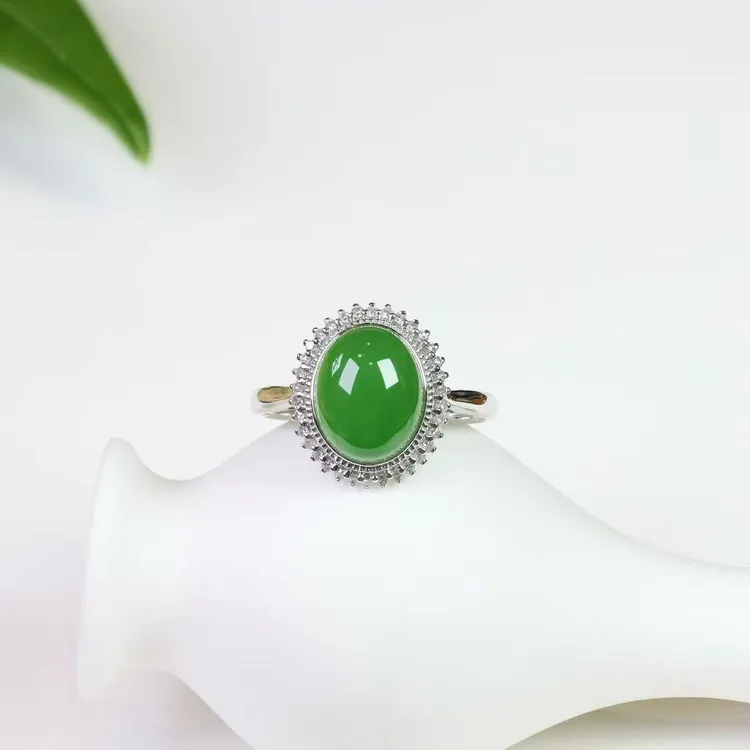 天然和田玉碧玉苹果绿戒指温润细腻有光泽轻奢精美适合女士佩戴  