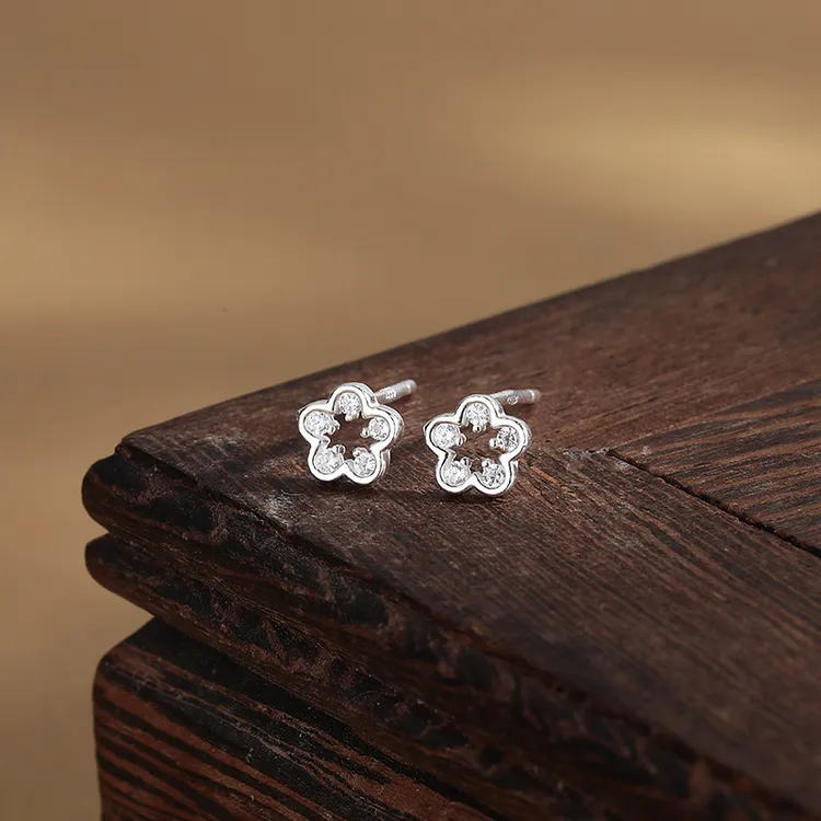 足银耳饰 新款个性气质樱花小耳钉女款时尚设计高级感耳骨钉耳饰