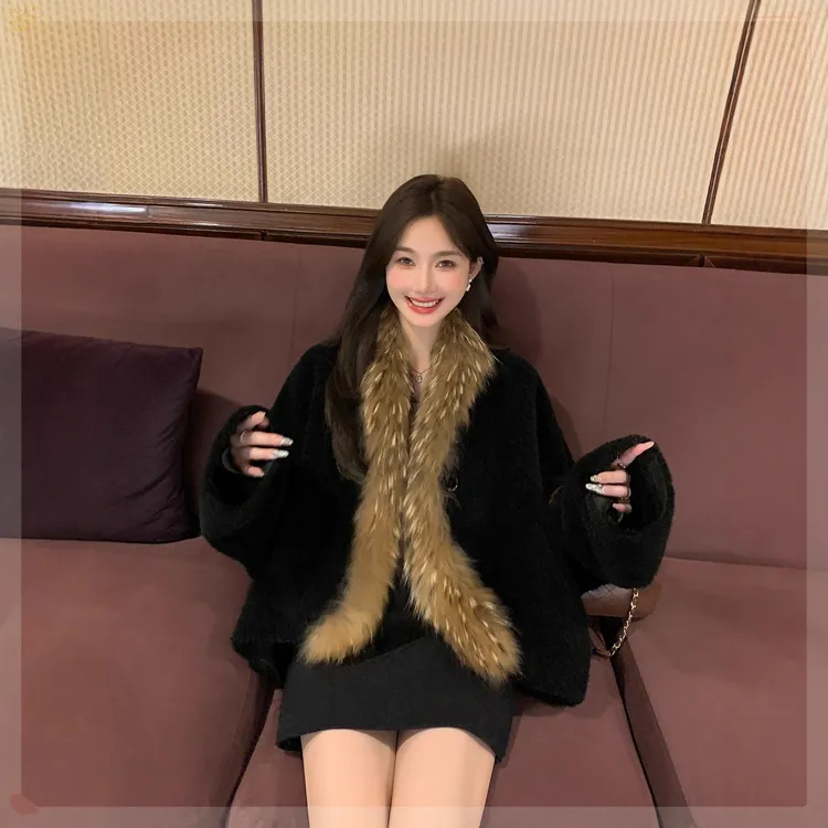 贵女Alpha羊羔毛皮毛一貉子毛领慵懒皮草外套女冬新款斗篷大衣