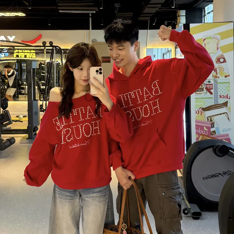 秋季美式简约街头风钉珠字母斜肩连帽卫衣情侣款慵懒宽松百搭上衣