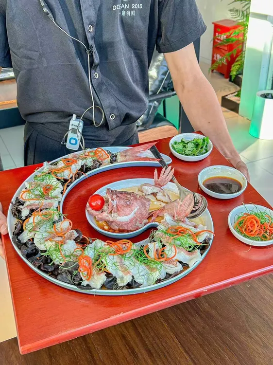 酒店方形餐厅纯白陶瓷小带鱼专用盘实木方形海鲜盘会所圆形蒸鳗鱼