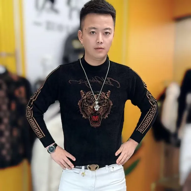 619冬季新款时尚男士提花修身圆领长袖百搭毛衣