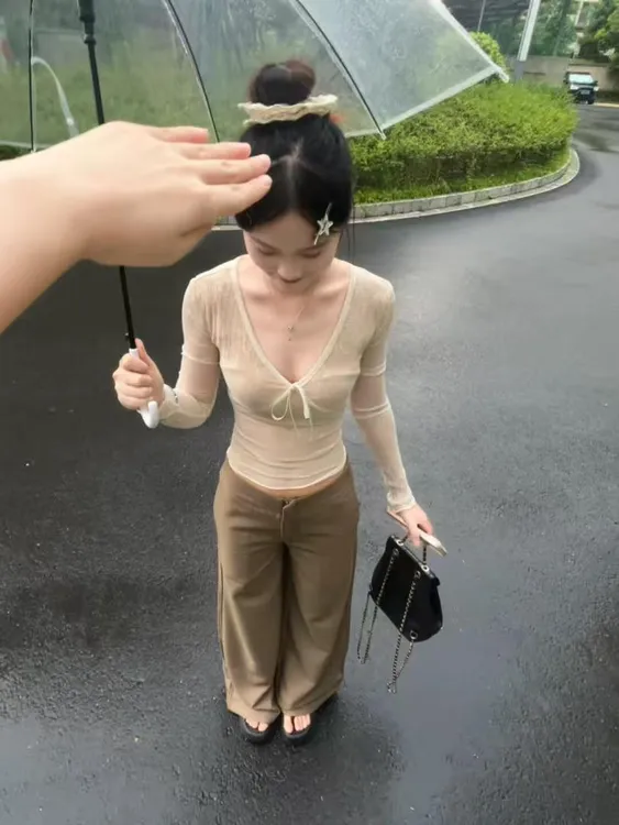 韩系设计感v领蝴蝶结长袖蕾丝衫女秋季甜辣妹短款收腰打底衫上衣