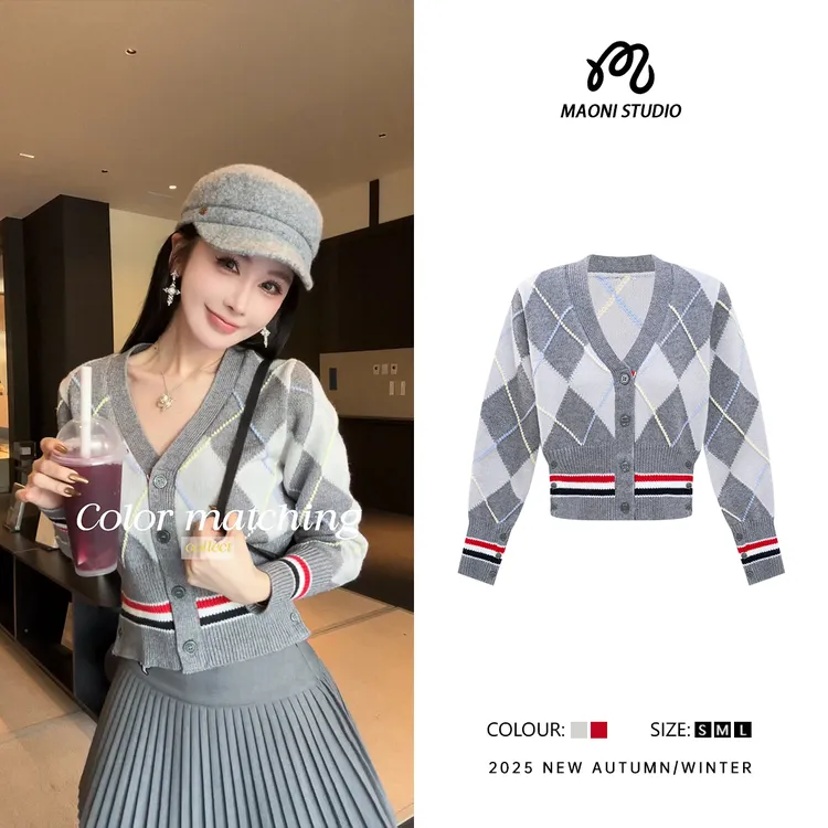 毛妮LADIESFIRST菱格V领针织开衫毛衣2025新款学院风短外套L2923