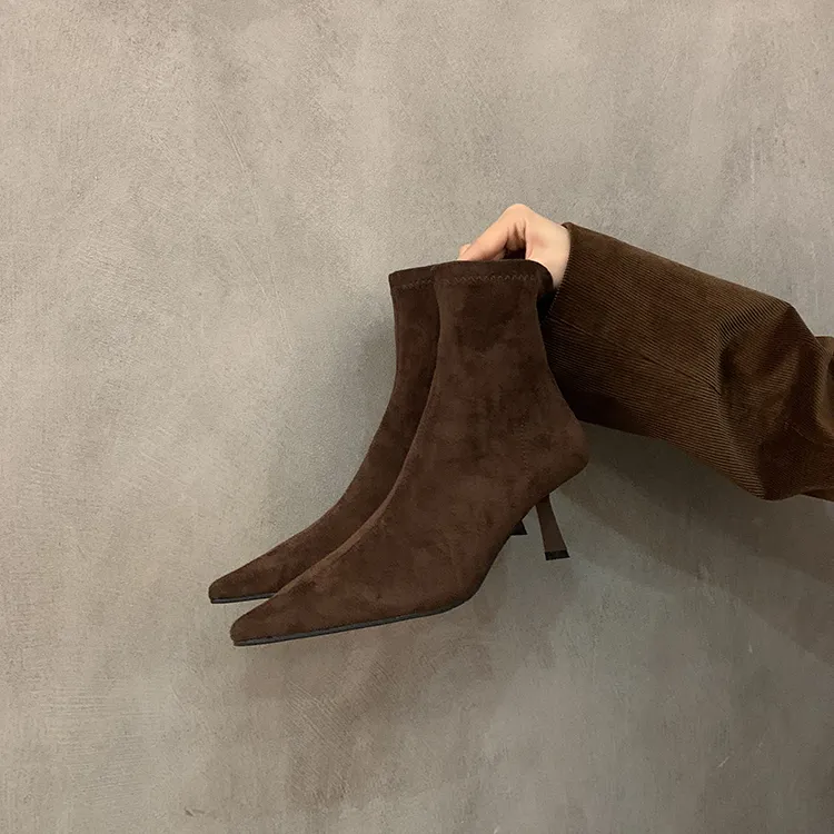 复古风尖头绒面弹力瘦瘦靴女细跟2025秋冬新款网红气质高跟弹力靴