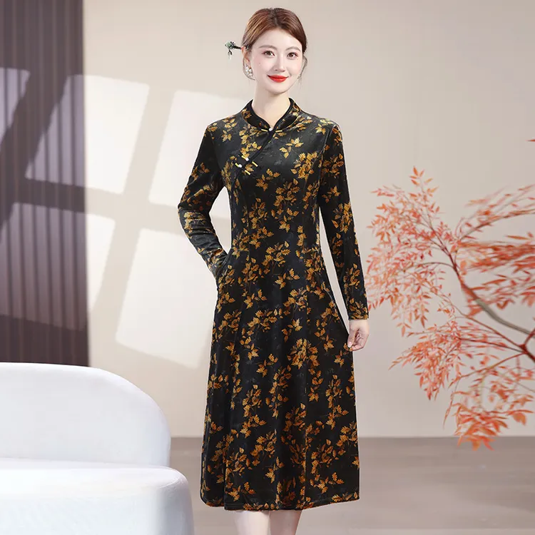 妈妈装春秋装压花丝绒连衣裙显瘦修身中长款裙子中老年女装长裙子