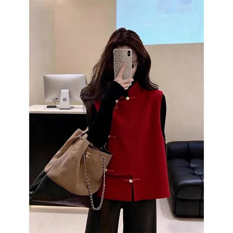 新中式国风叠穿气质新年过年红色盘扣毛呢背心马甲女款2025新款冬