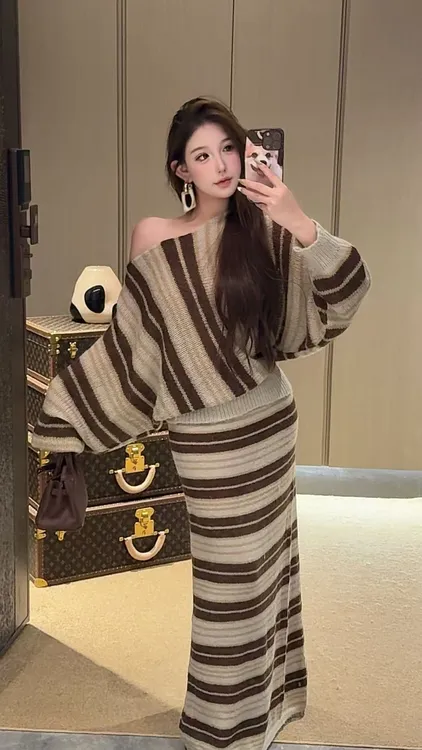 秋冬慵懒风小众套装斜肩条纹毛衣针织衫高腰半身裙两件套