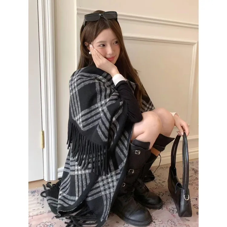 韩版高级感格纹大披肩女秋冬季复古百搭流苏围巾披风保暖外搭斗篷