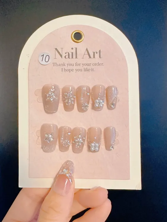 冰雪奇缘2025新款珍珠水晶钻女人气质柔美爆闪猫眼纯手工穿戴甲