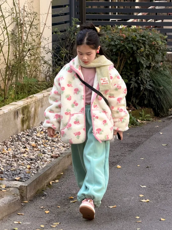 女童羊羔绒外套冬季新款儿童女宝宝碎花加厚棉服中大童韩系毛毛衣