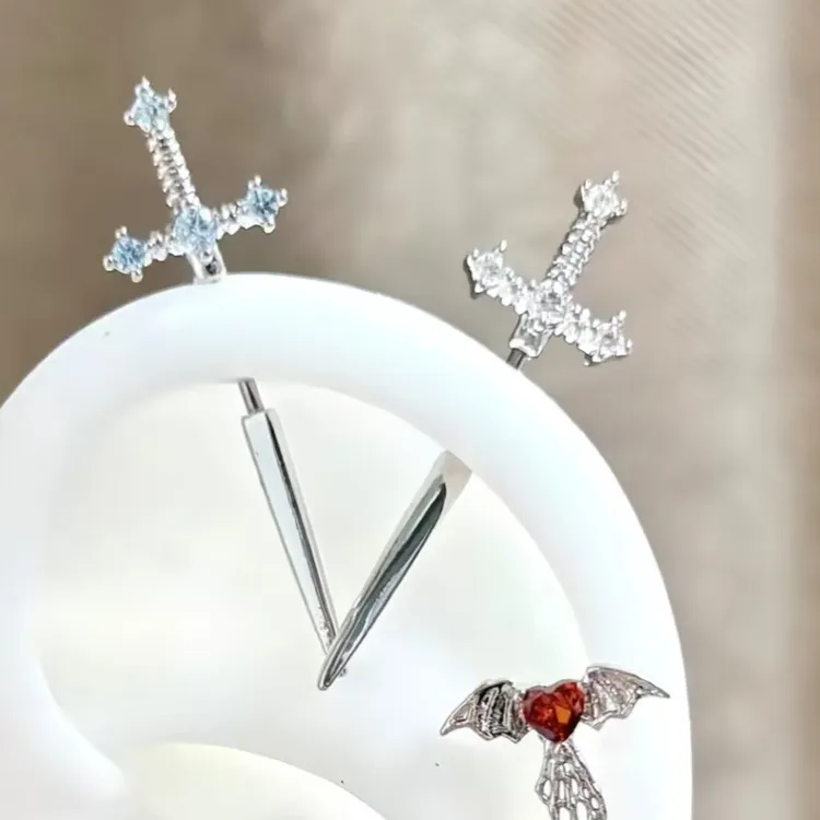 钛钢耳饰 圣剑裁决钛钢恶魔钉耳钉甜酷风耳骨钉耳轮钉小众暗黑