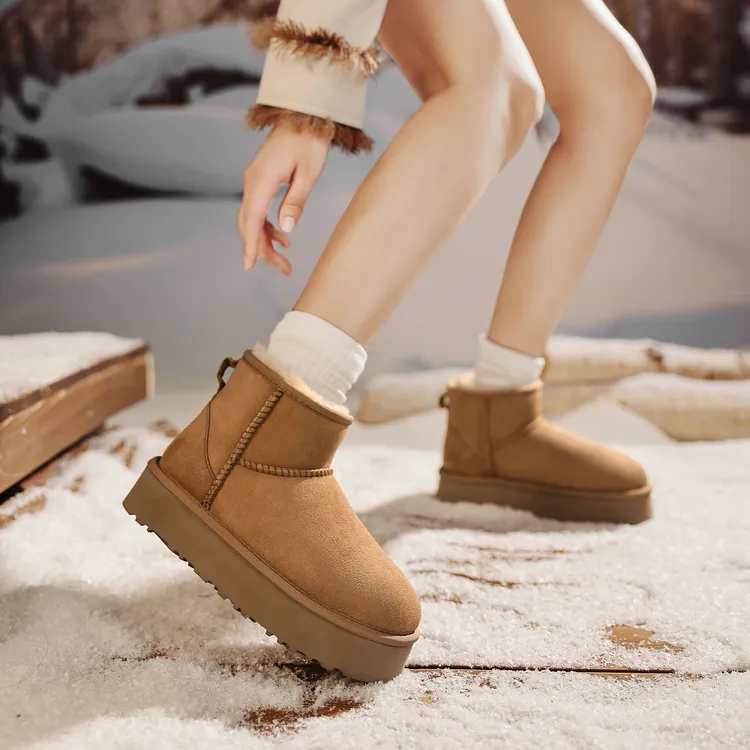 2025冬季新款羊皮毛一体雪地靴女厚底短靴加绒保暖防滑棉鞋女鞋