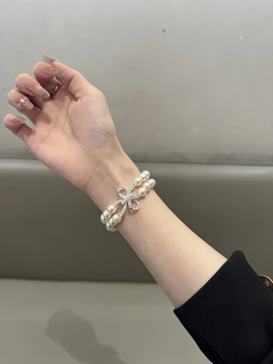 适用苹果手表s10表带珍珠串珠蝴蝶结iwatch s9 s8 s7 s6 se表带女