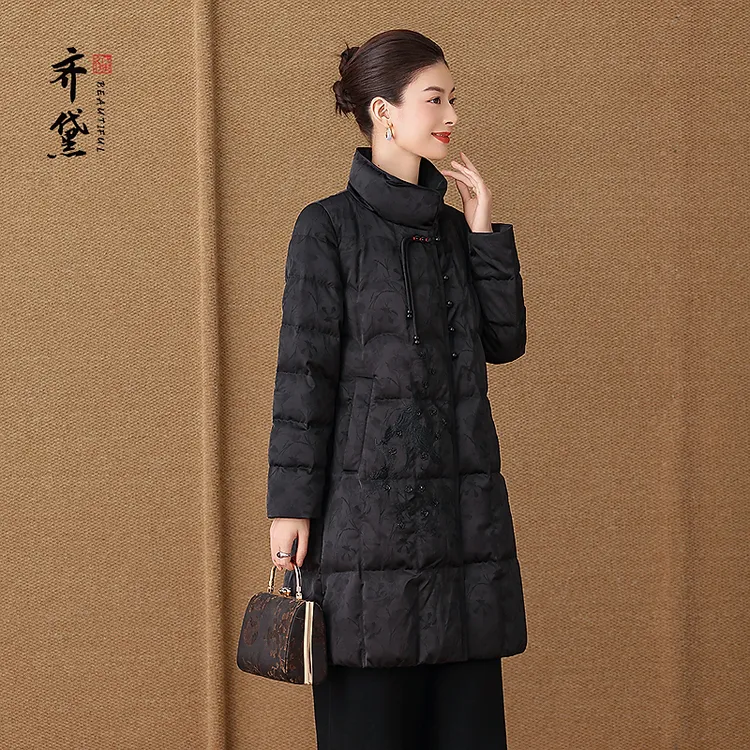 齐黛品牌中年妈妈羽绒服女中长款2025冬新款刺绣加厚奶奶冬天外套