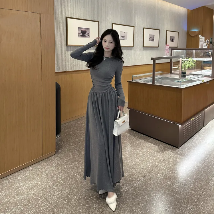 法式秋冬气质连衣裙女收腰显瘦长袖长裙圆领修身设计感小众大摆裙