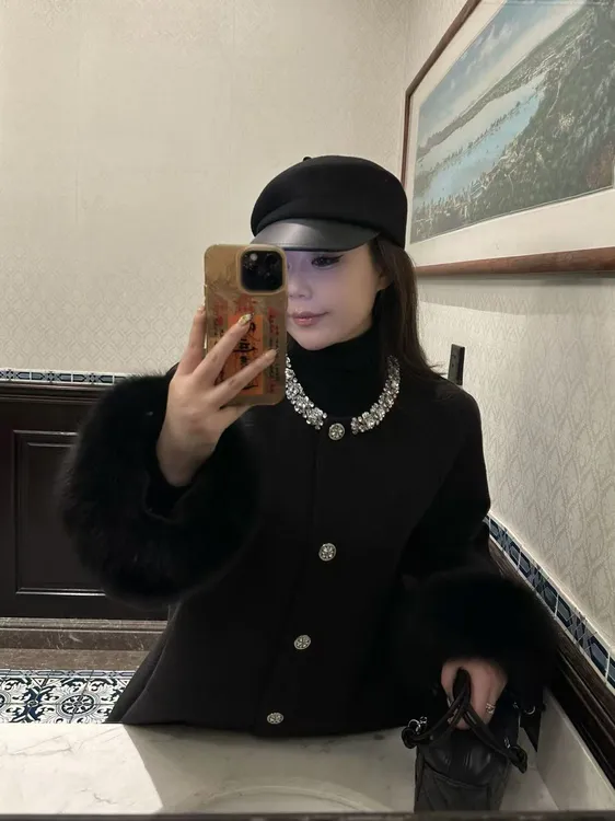 琪琪怪怪大码女装【攻略晚宴】时尚拼接领口烫钻中长款大衣C18008QQ