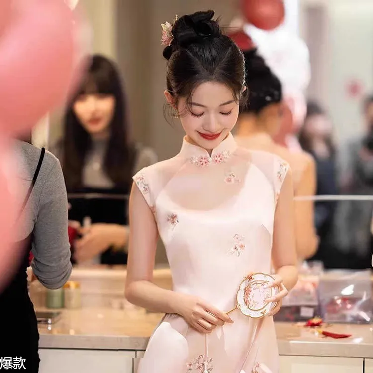 粉色新中式订婚旗袍女2025新款新娘结婚礼服领证礼裙晨袍高级感