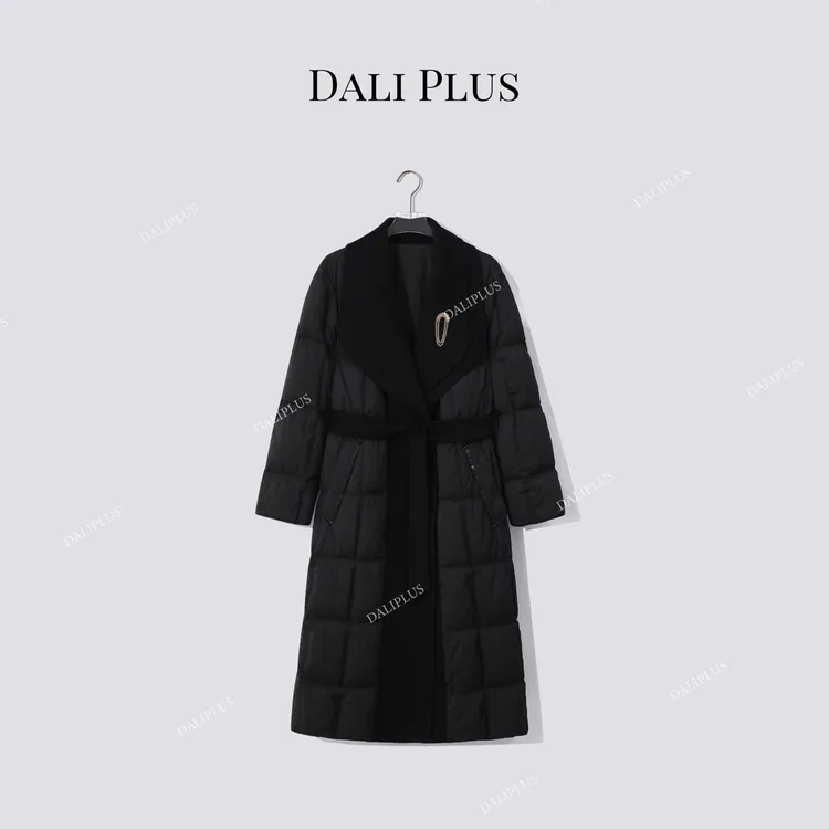 DALI PLUS“胸针91白鹅绒服”100绵羊毛大翻领收腰羽绒服-D5CH4848