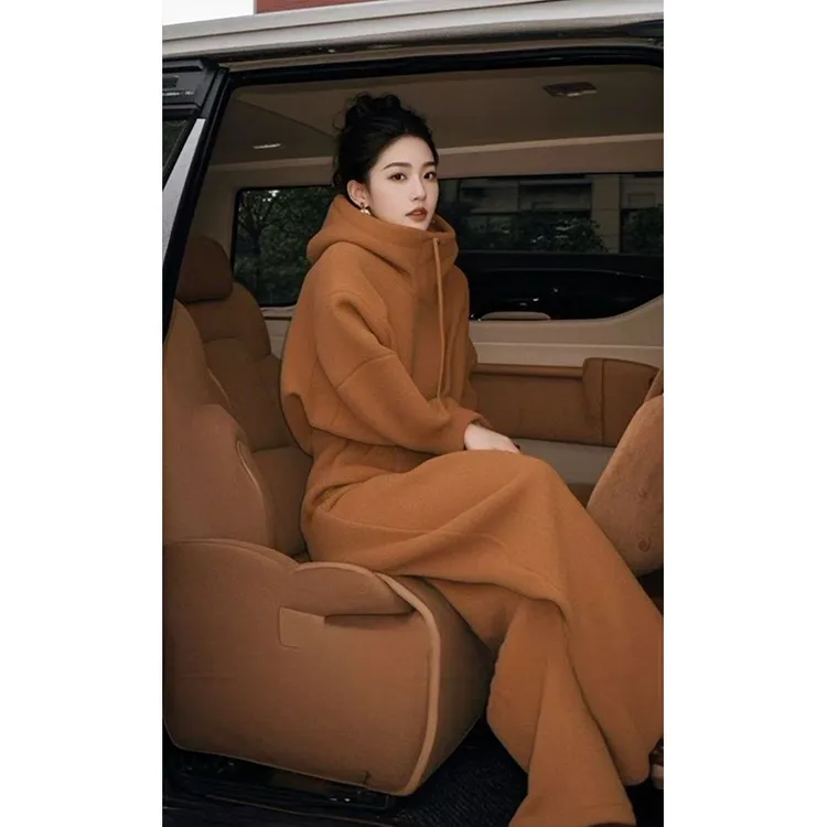 韩系搭配一整套冬装2024年小个子时尚棕色连帽毛绒卫衣长裤两件套