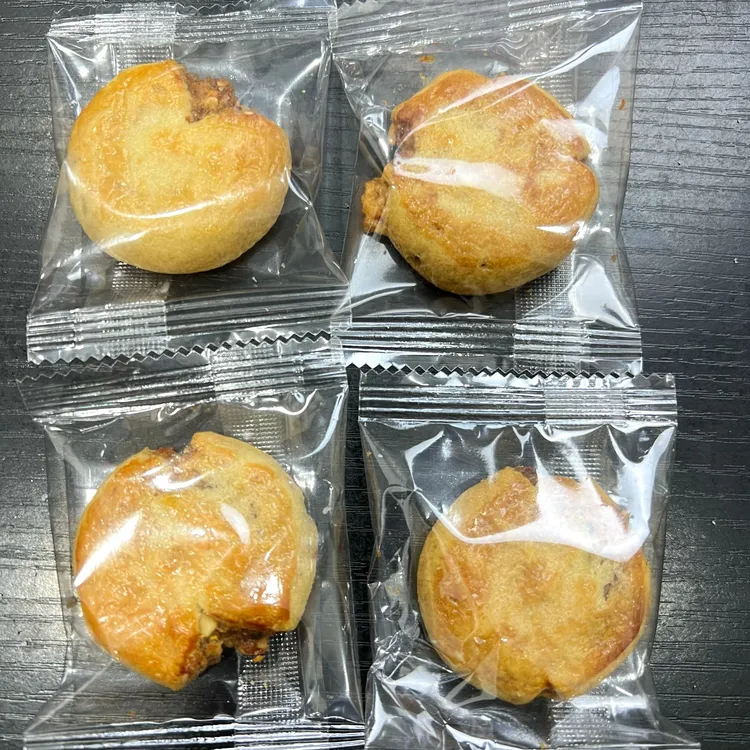 广西梧州特产鸡仔饼。