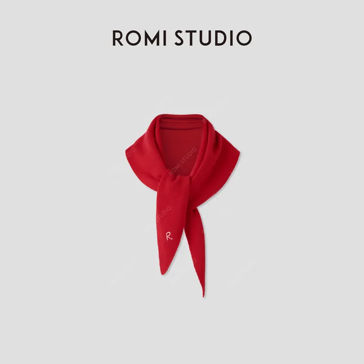 ROMI STUDIO“温柔已至”软糯绵羊毛纱线三角披肩围巾RWCAPZ5232