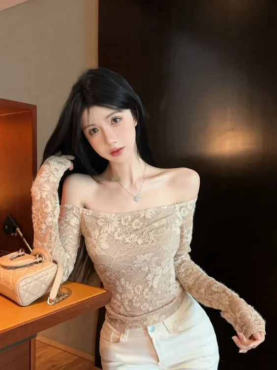 法式性感蕾丝一字肩长袖t恤女气质感修身显瘦上衣百搭牛仔裤套装