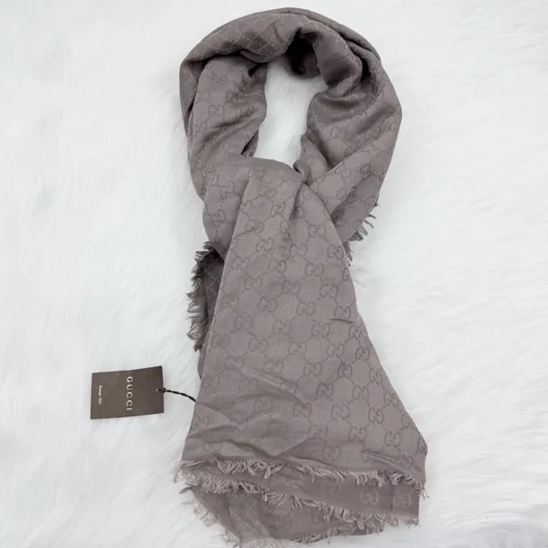 未使用 GUCCI/古驰 经典双G提花灰色流苏围巾 公价7k bd432