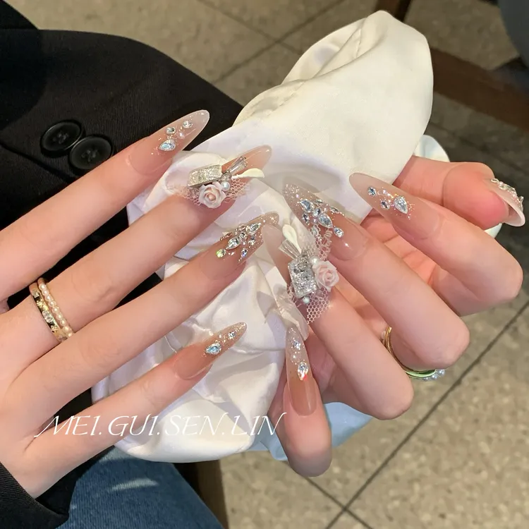 神明少女 玫瑰森林长杏仁裸色秋冬温柔显白高奢新娘手工穿戴甲